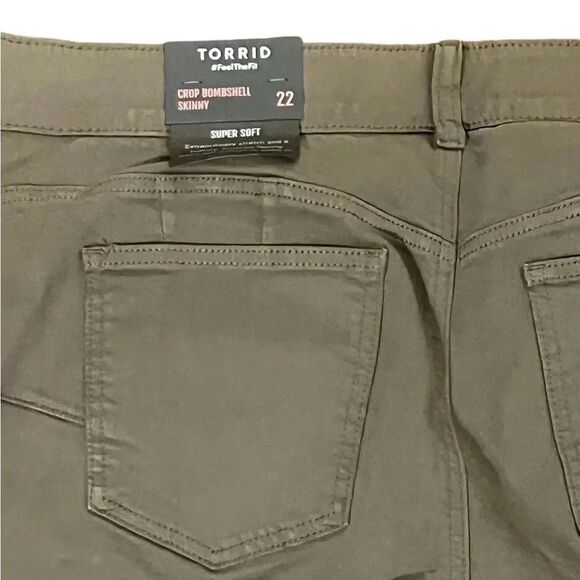 Cropped bombshell skinny pants size 22 NWT high rise stretch - Picture 5 of 5